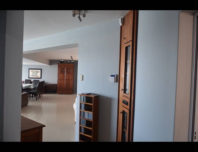 5 BEDROOM HOUSE FOR SALE IN JEFFREYS BAY CENTRAL